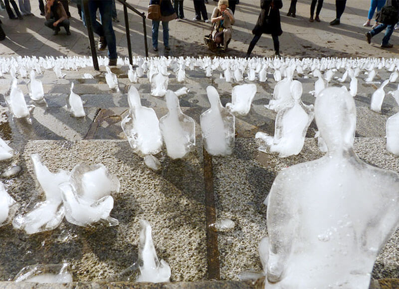 melting men le sculture di ghiaccio di nele azevedo