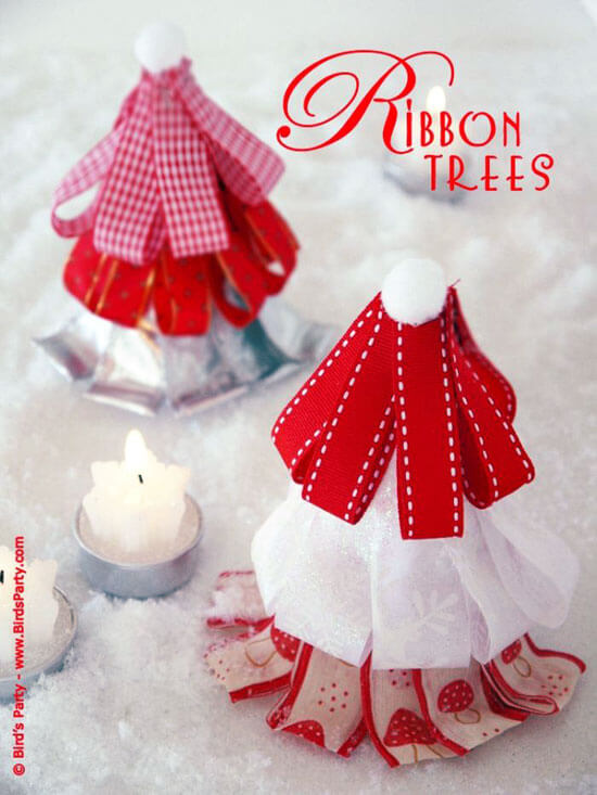 albero di natale fatto con nastri