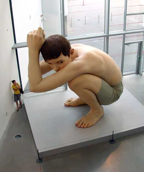 sculture iperrealiste giganti create da ron mueck