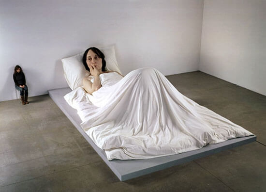 sculture iperrealiste giganti di ron mueck