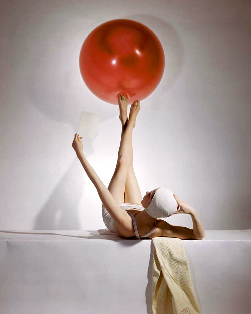 fotografia di moda horst - red ball 1941