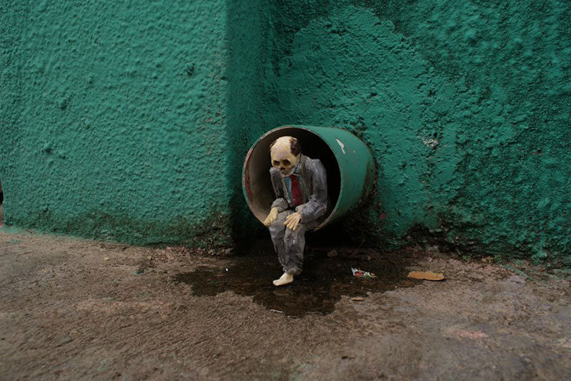  miniature street art isaac cordal