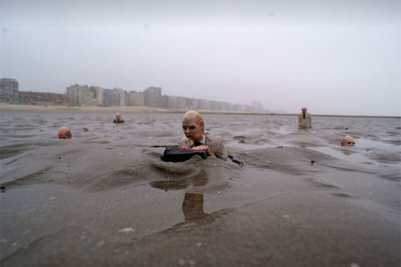 isaac cordal miniature street art