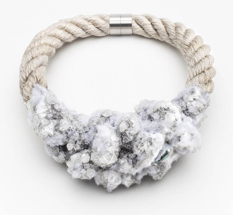 collana di corda e pirite