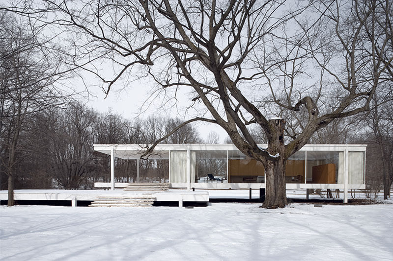 Mies Van der Rohe Farnsworth House in winter