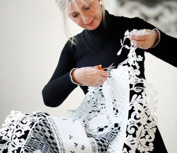 Merletti di carta di Karen Bit Vejle, l’artista della psaligrafia