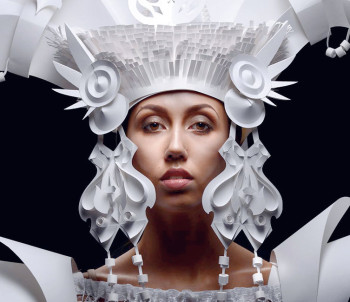 abiti di carta e costumi tradizionali