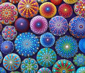 mandala colorati di elspeth mclean sassi