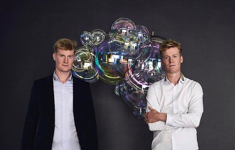 Verhoeven Twins sculture di vetro bolle iridescenti